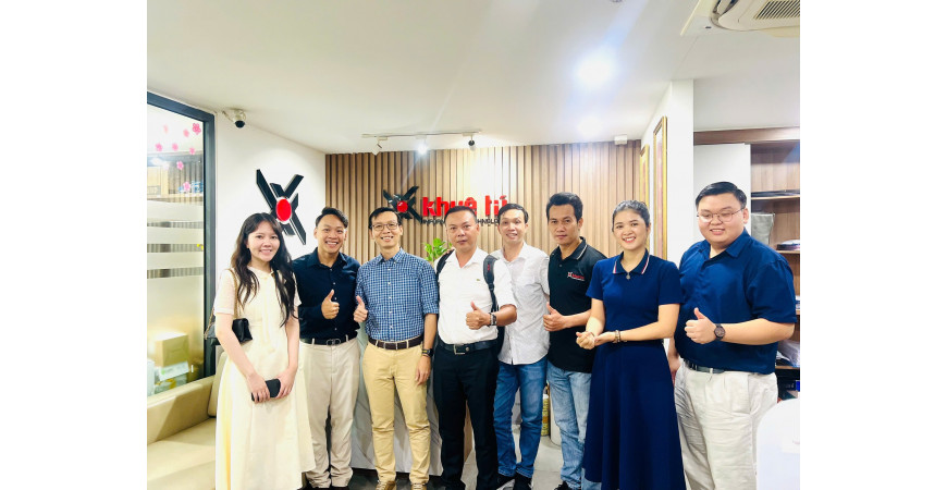 KHUÊ TÚ Đón Tiếp Đại Diện Hãng Kodak Alaris và Nhà Phân Phối DSG